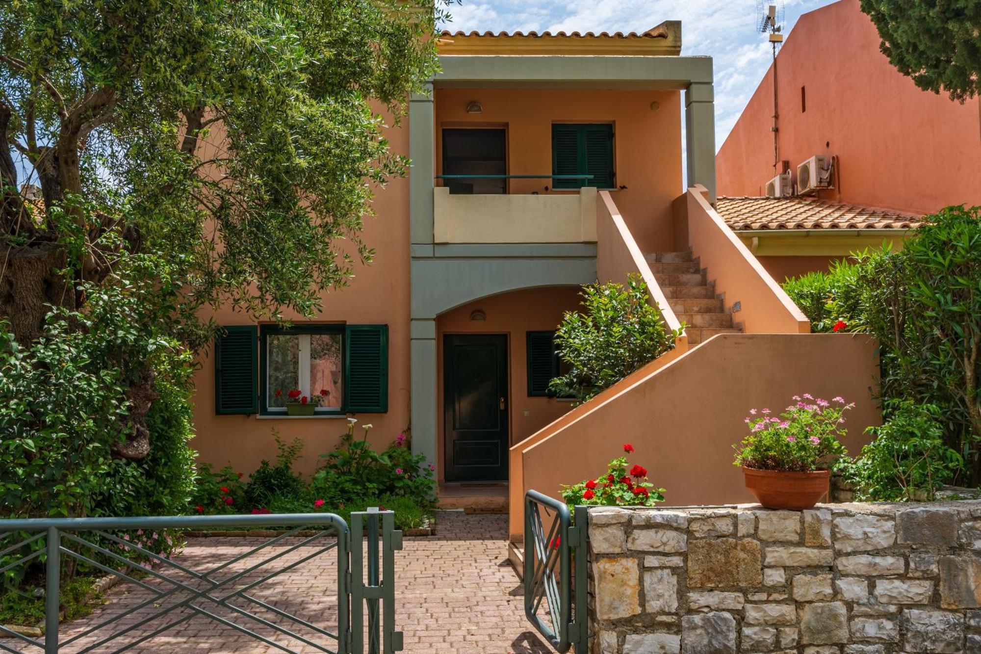 Barbati Seafront Luxury Suites Esterno foto